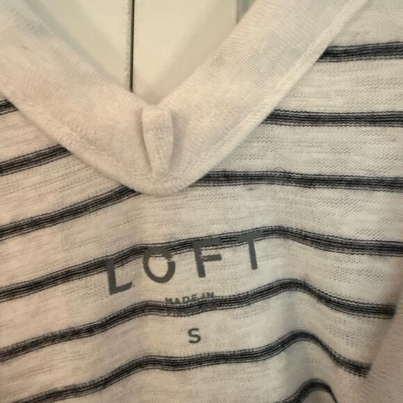 Loft vneck striped open back tshirt size small - Picture 3 of 8